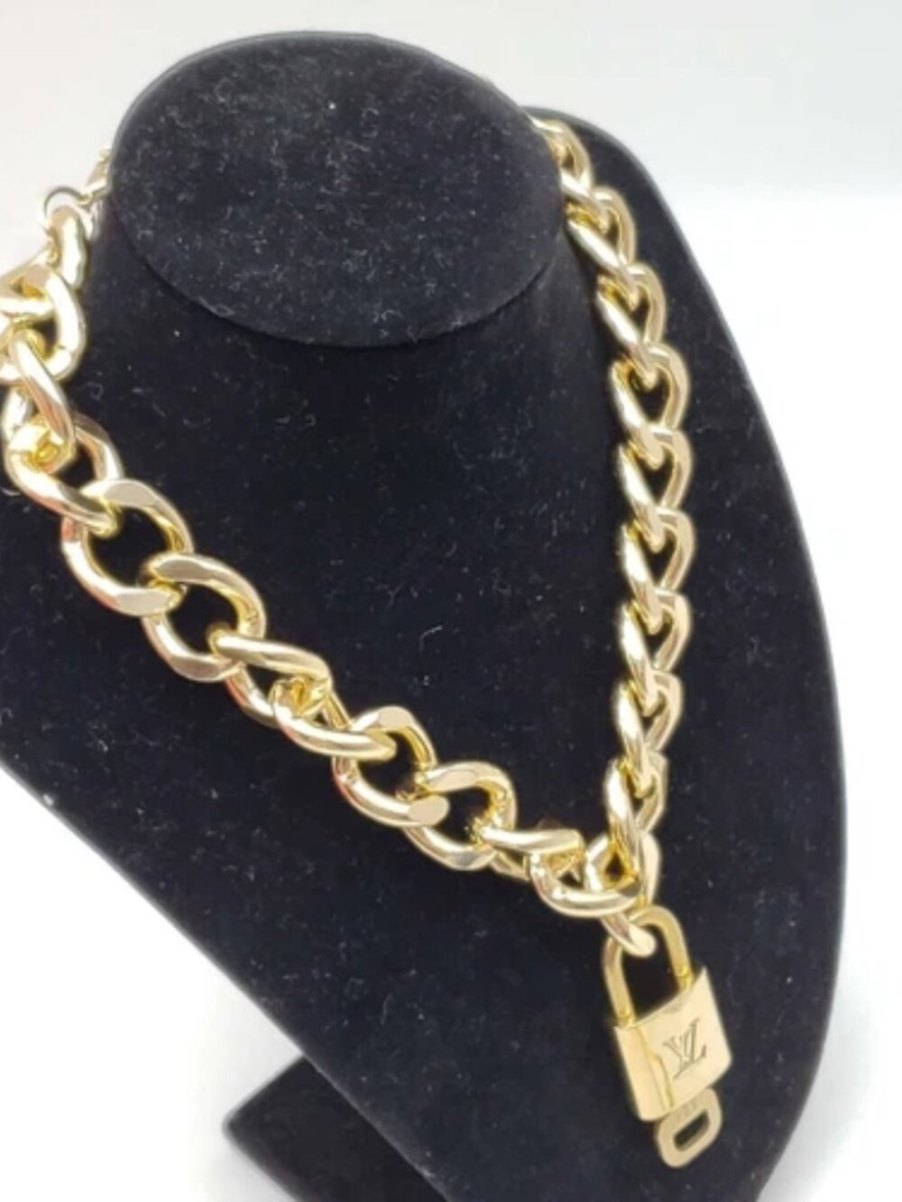 Gold-Plated Necklace with Authentic Louis Vuitton Padlock - Picture 7 of 8